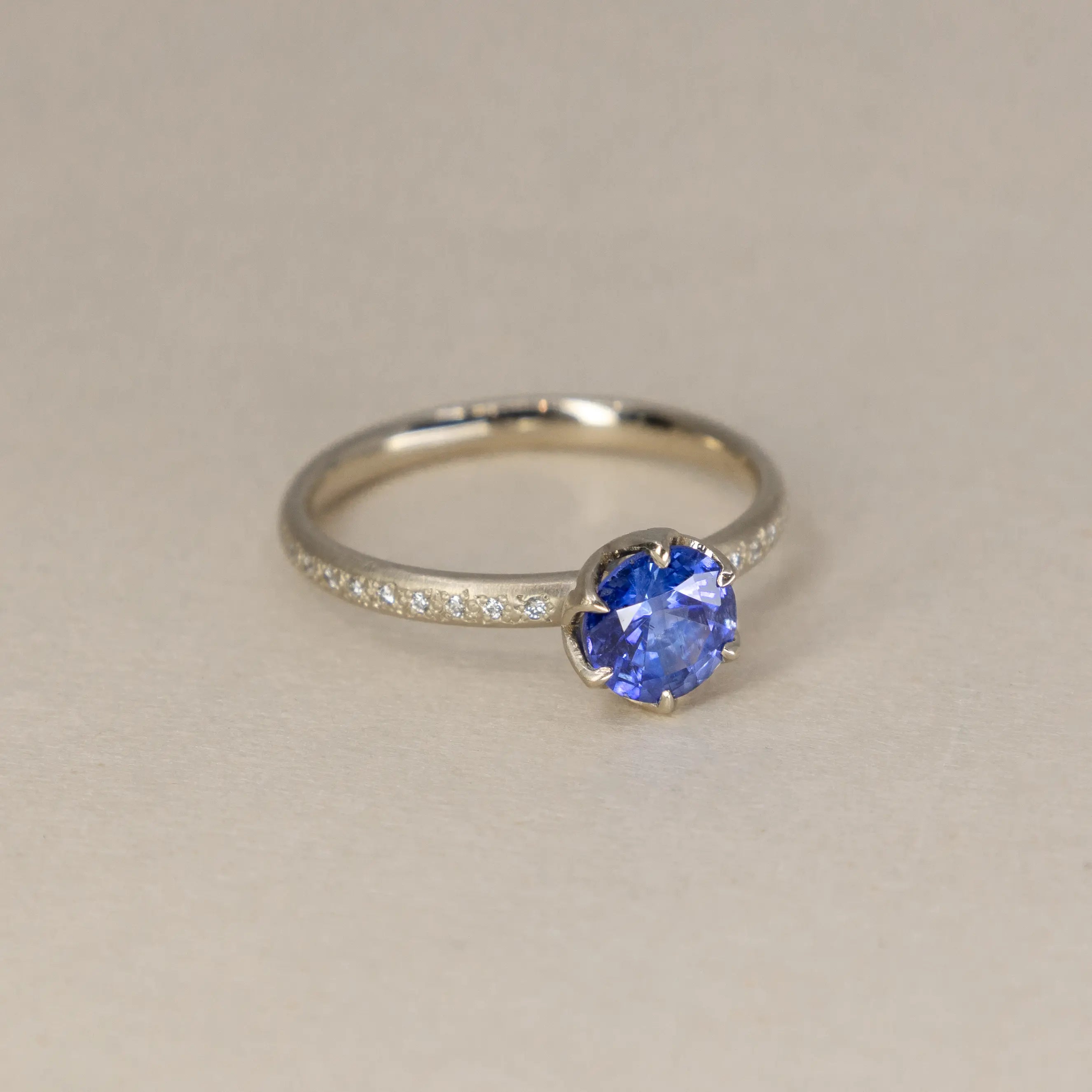 Round Sapphire Honeycomb Ring - 0.98ct