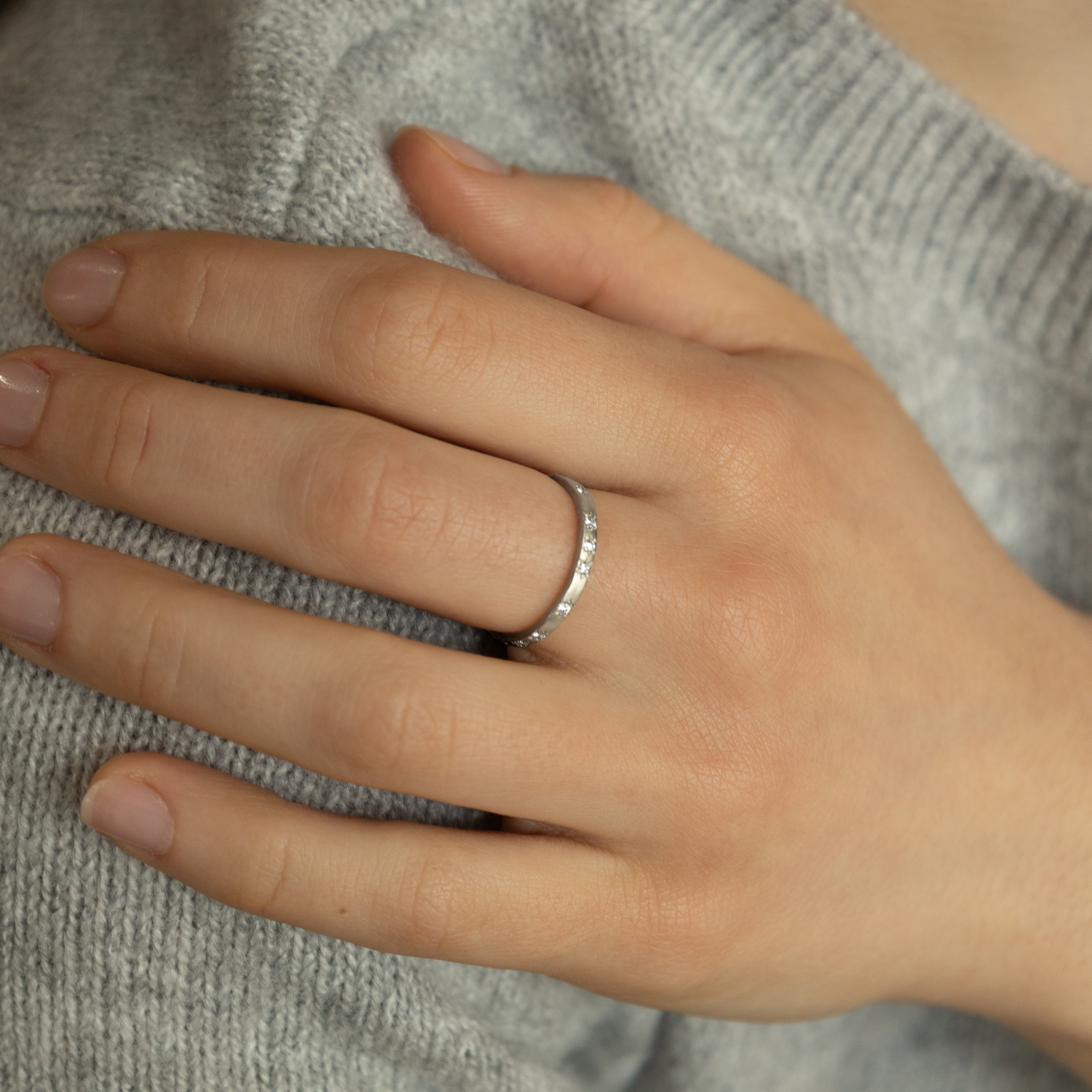 Thin Band in Platinum