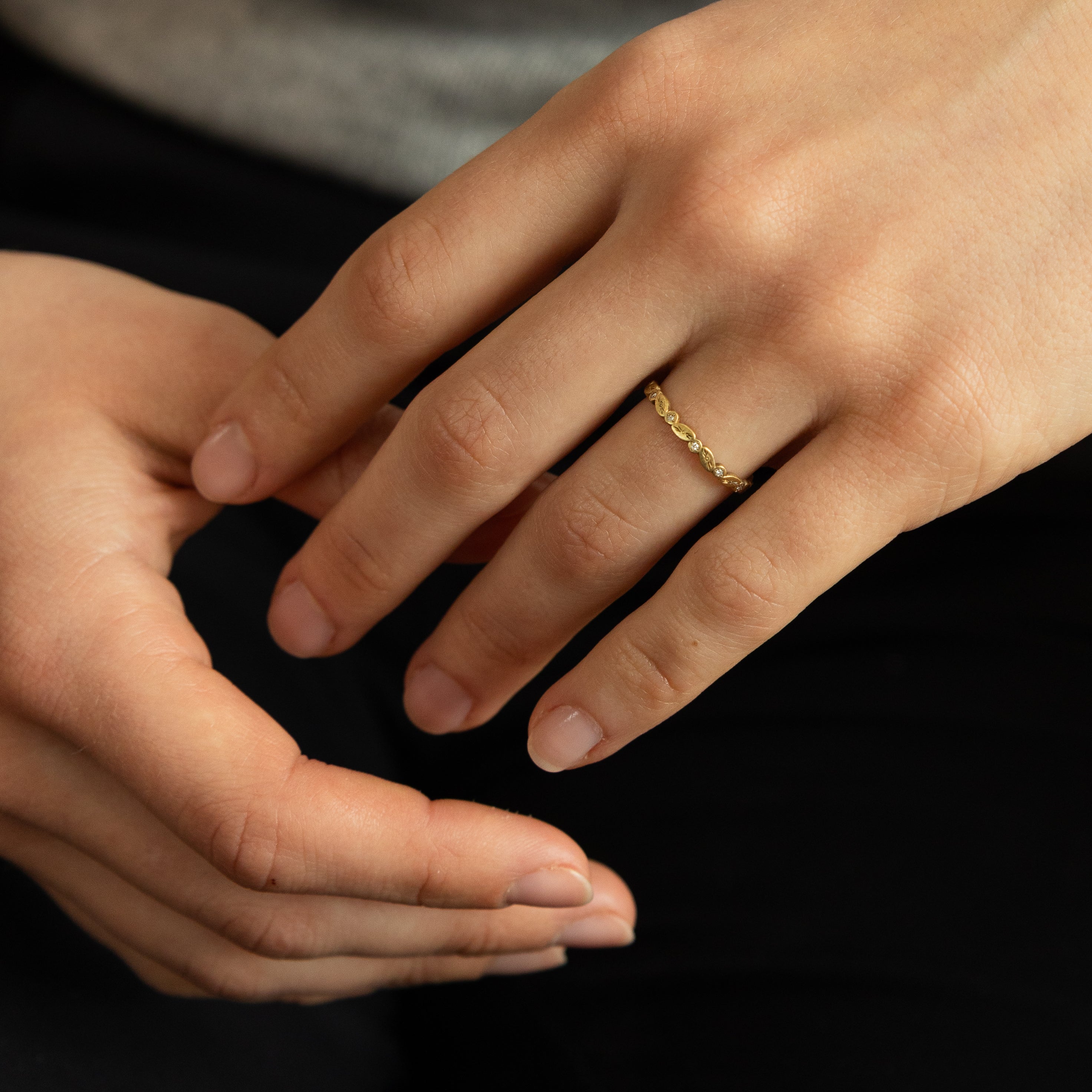 Oval & Round Thin Band