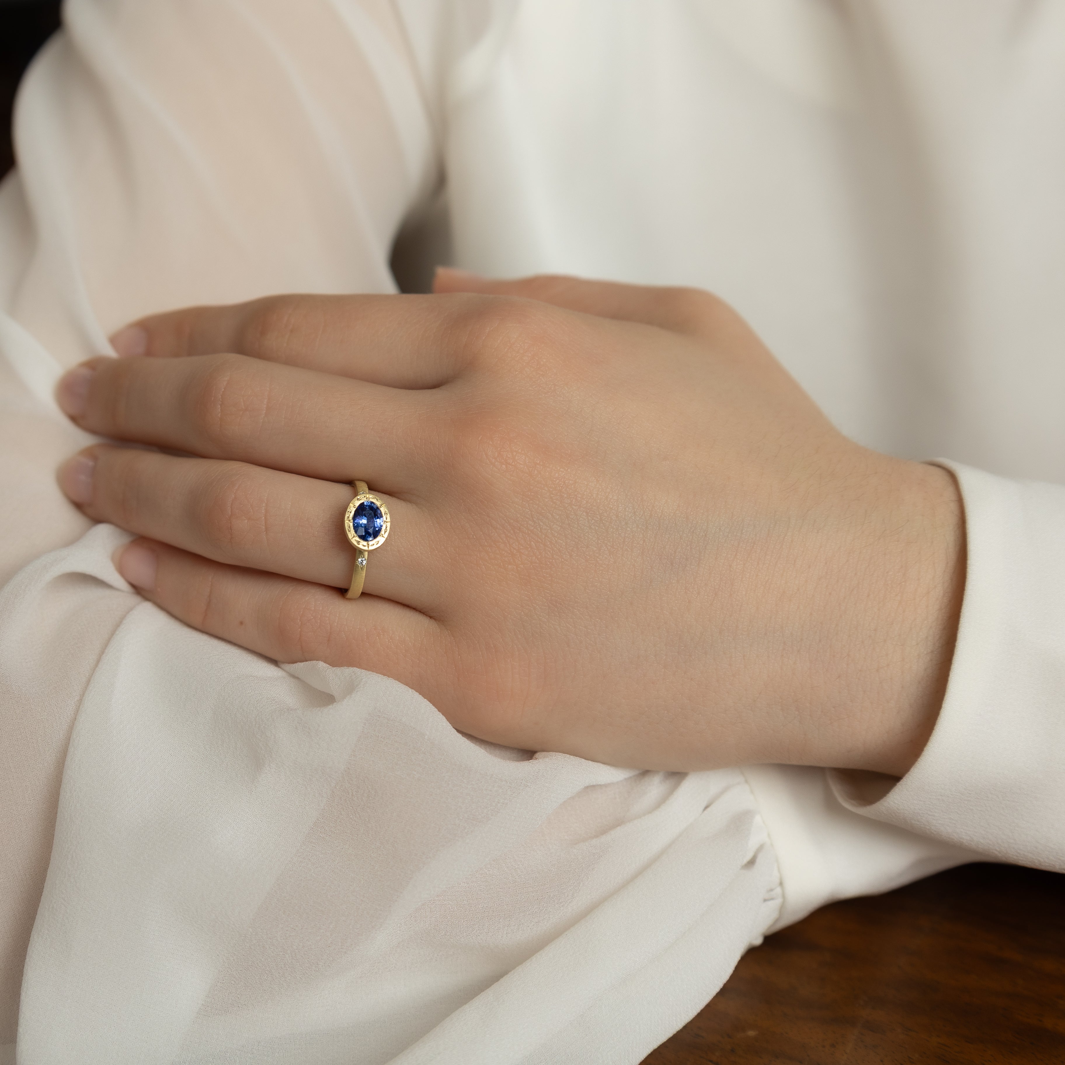 Oval Sapphire Etched Bezel Ring - 1.06ct