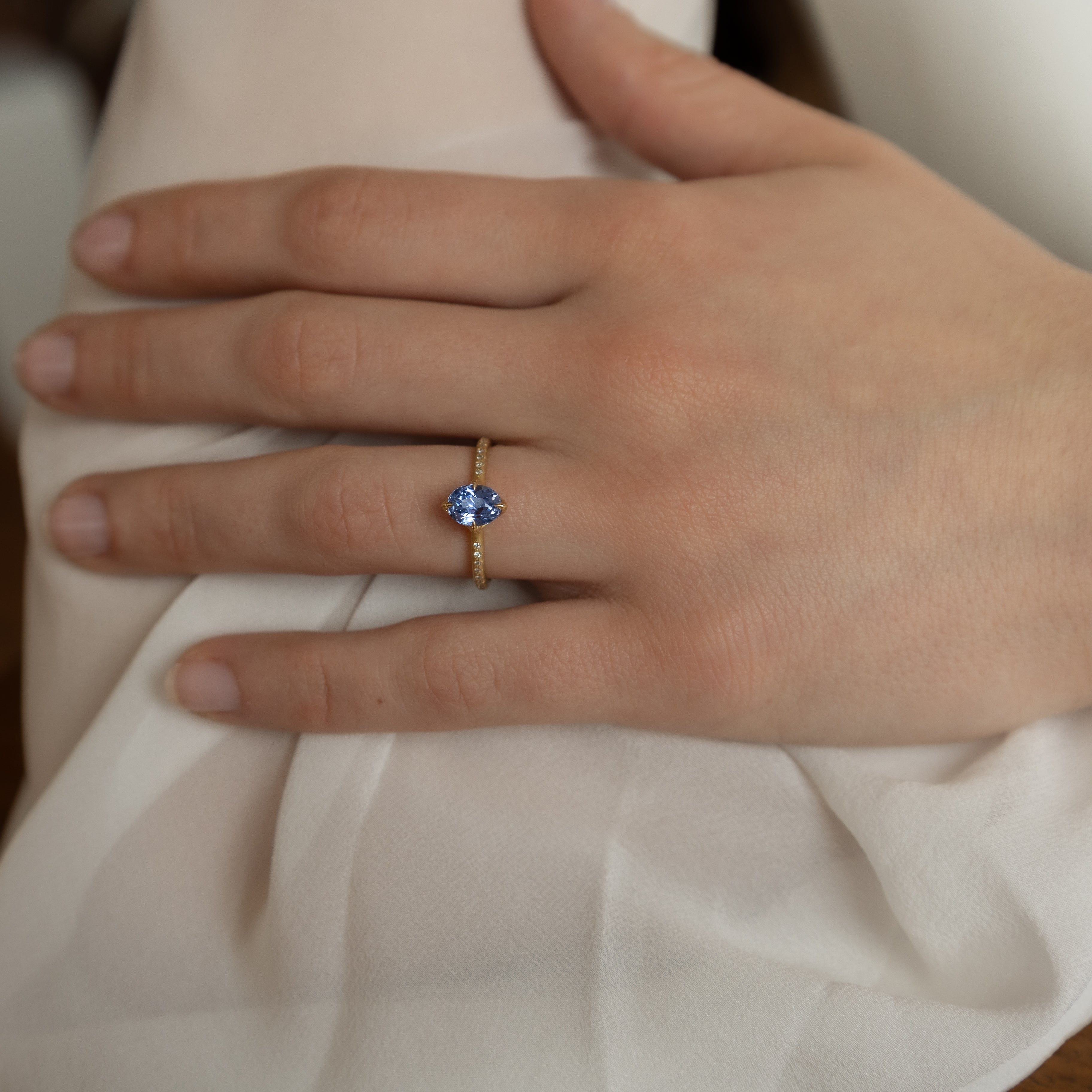 Oval Sapphire Rosehip Ring - 1.30ct