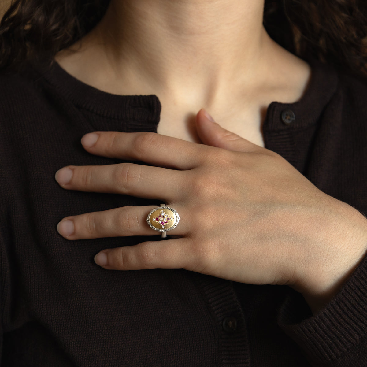 Oval Scallop Edge Ring