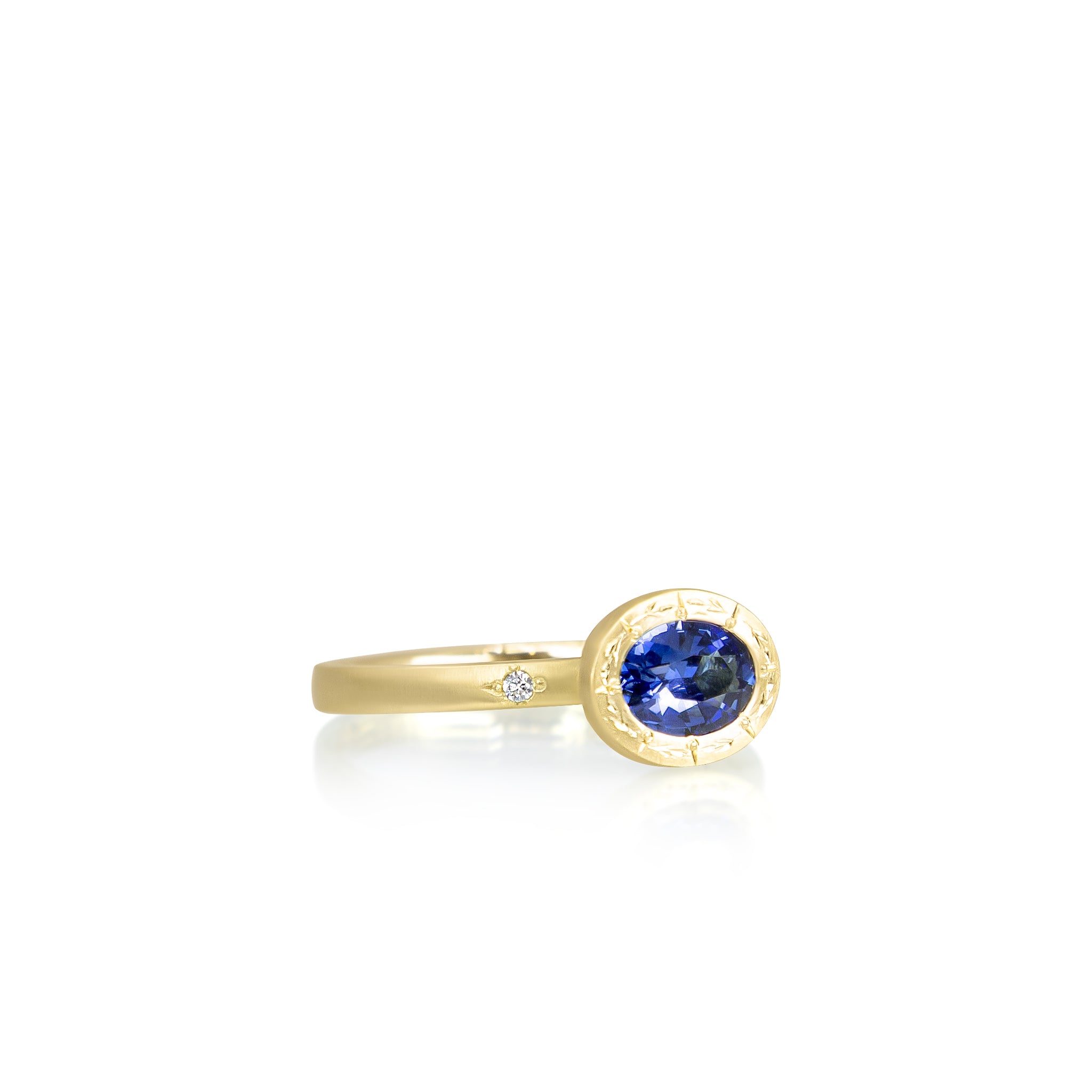 Oval Sapphire Etched Bezel Ring - 1.06ct