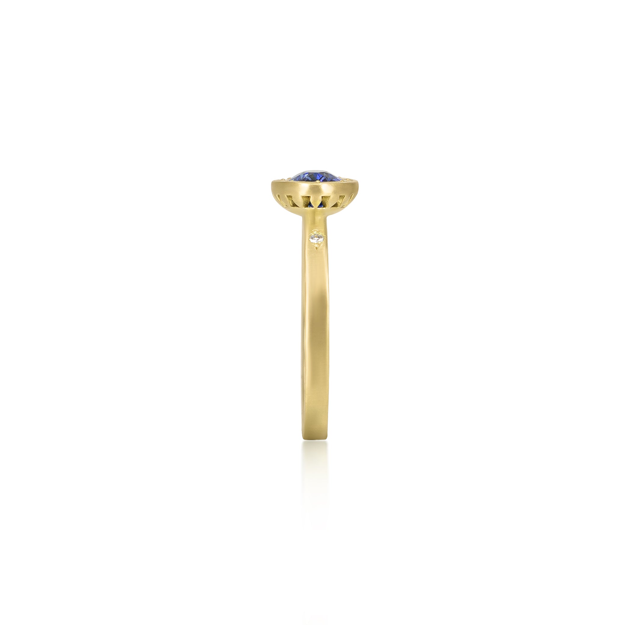 Oval Sapphire Etched Bezel Ring - 1.06ct