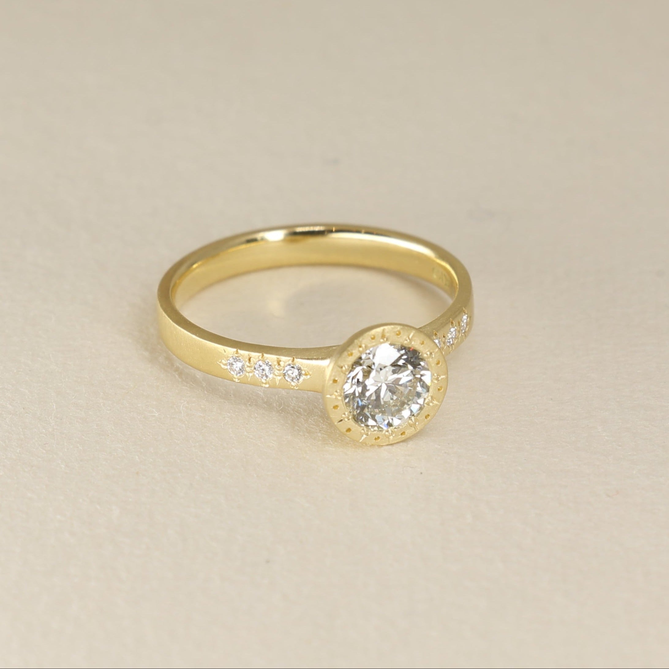 ENGRAVED BEZEL SETTING