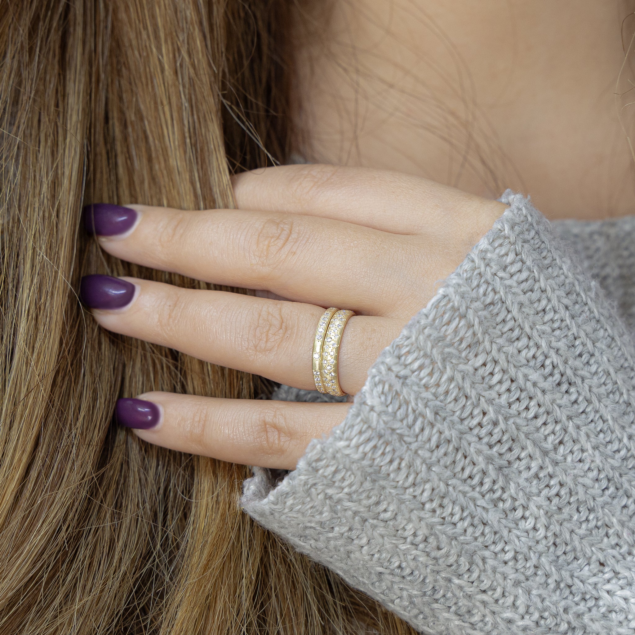 Rounded Thin Band in Gold