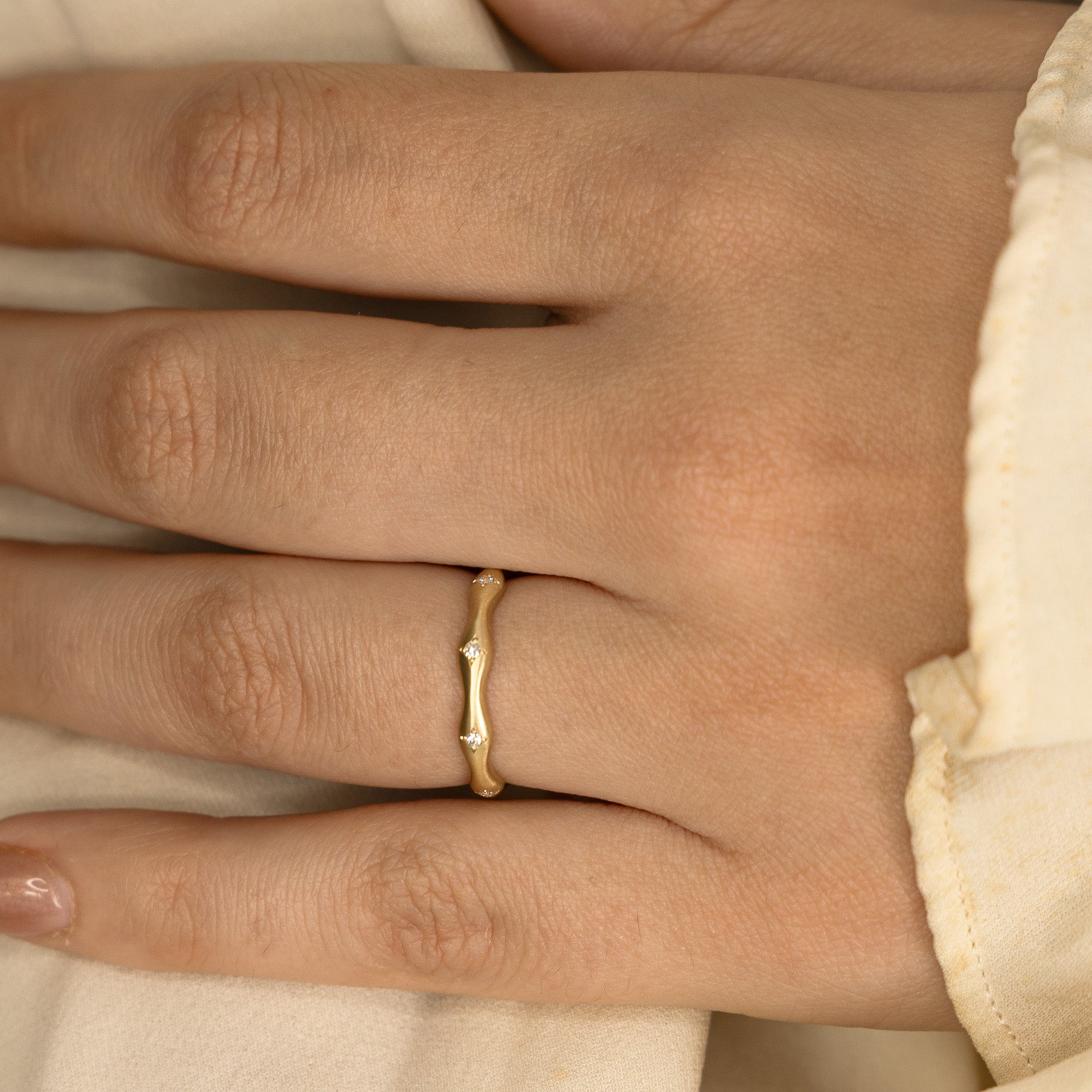 Wavy Stepping Stone Band in Gold