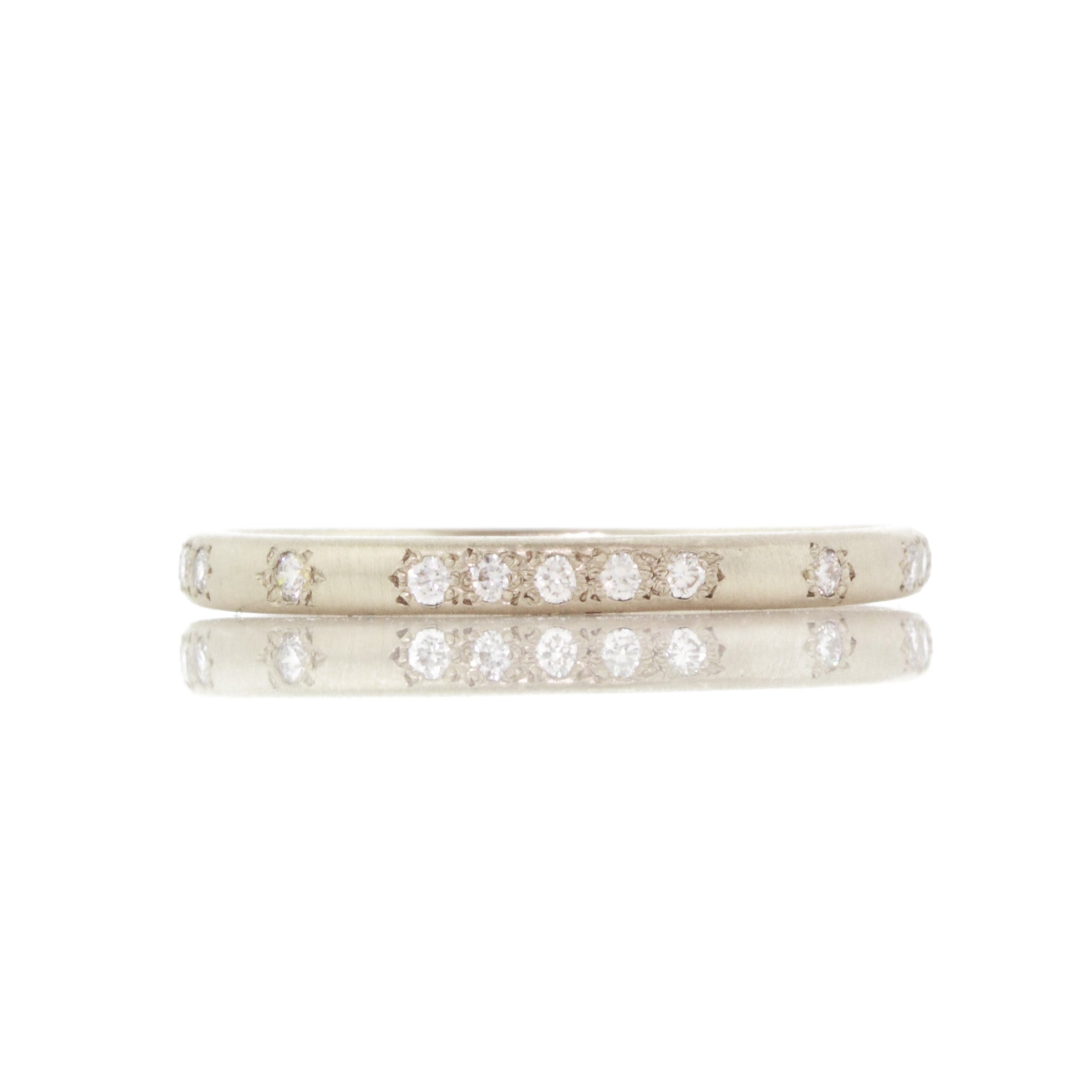 Rounded Thin Band in Gold and Diamond