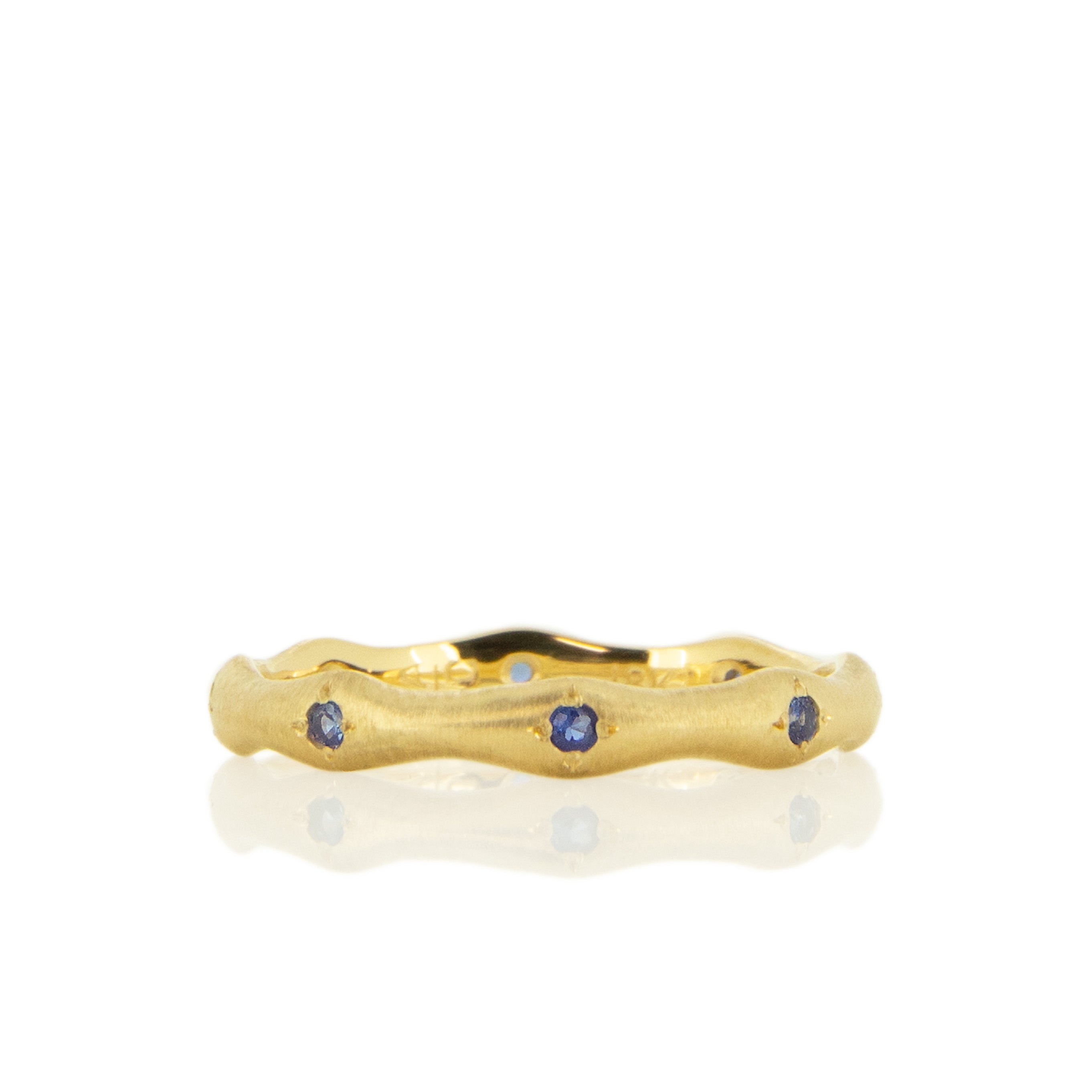 Wavy Stepping Stone Band in Gold
