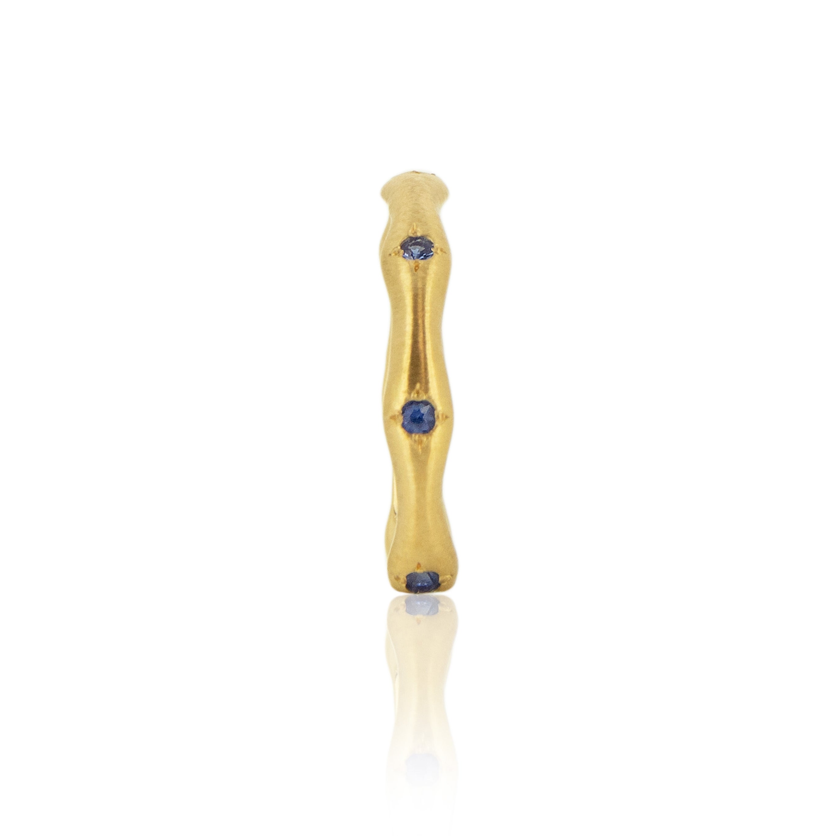 Wavy Stepping Stone Band in Gold