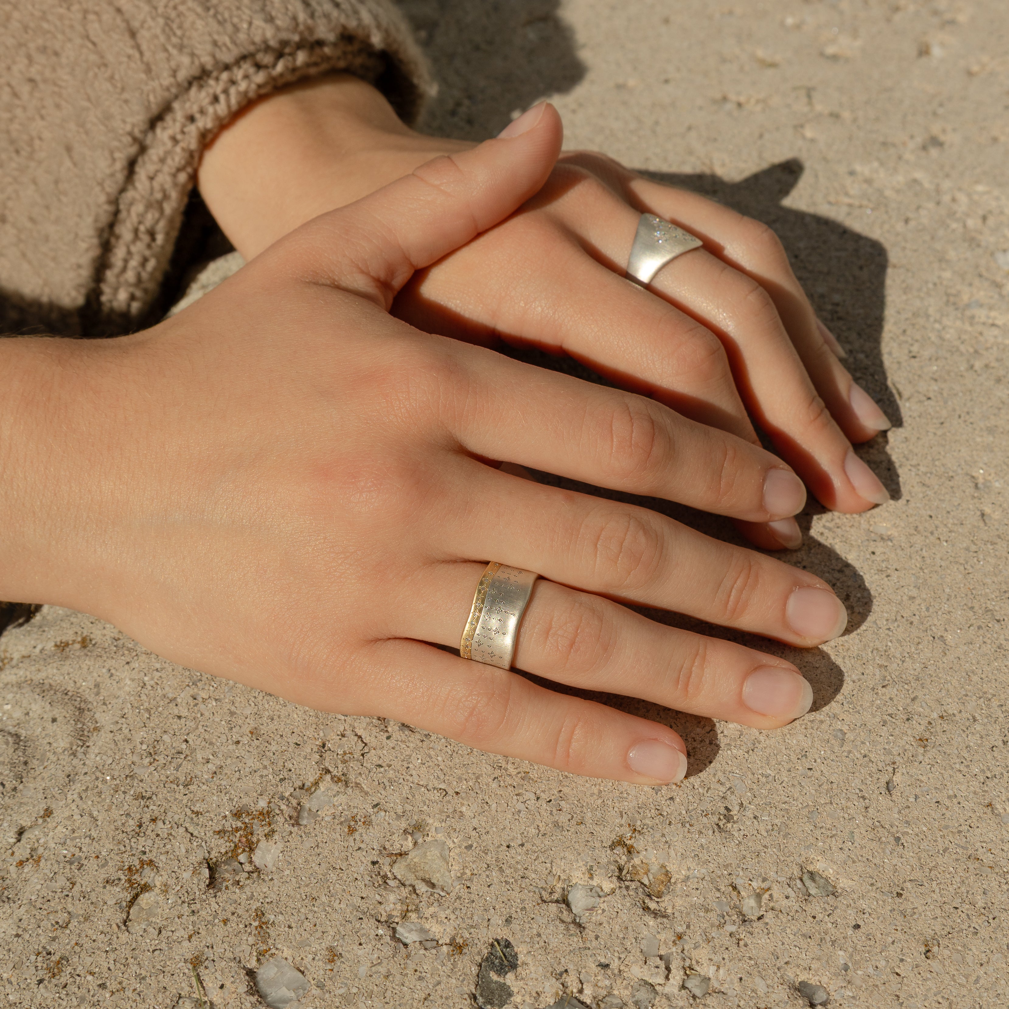 Two Tone Wide Band