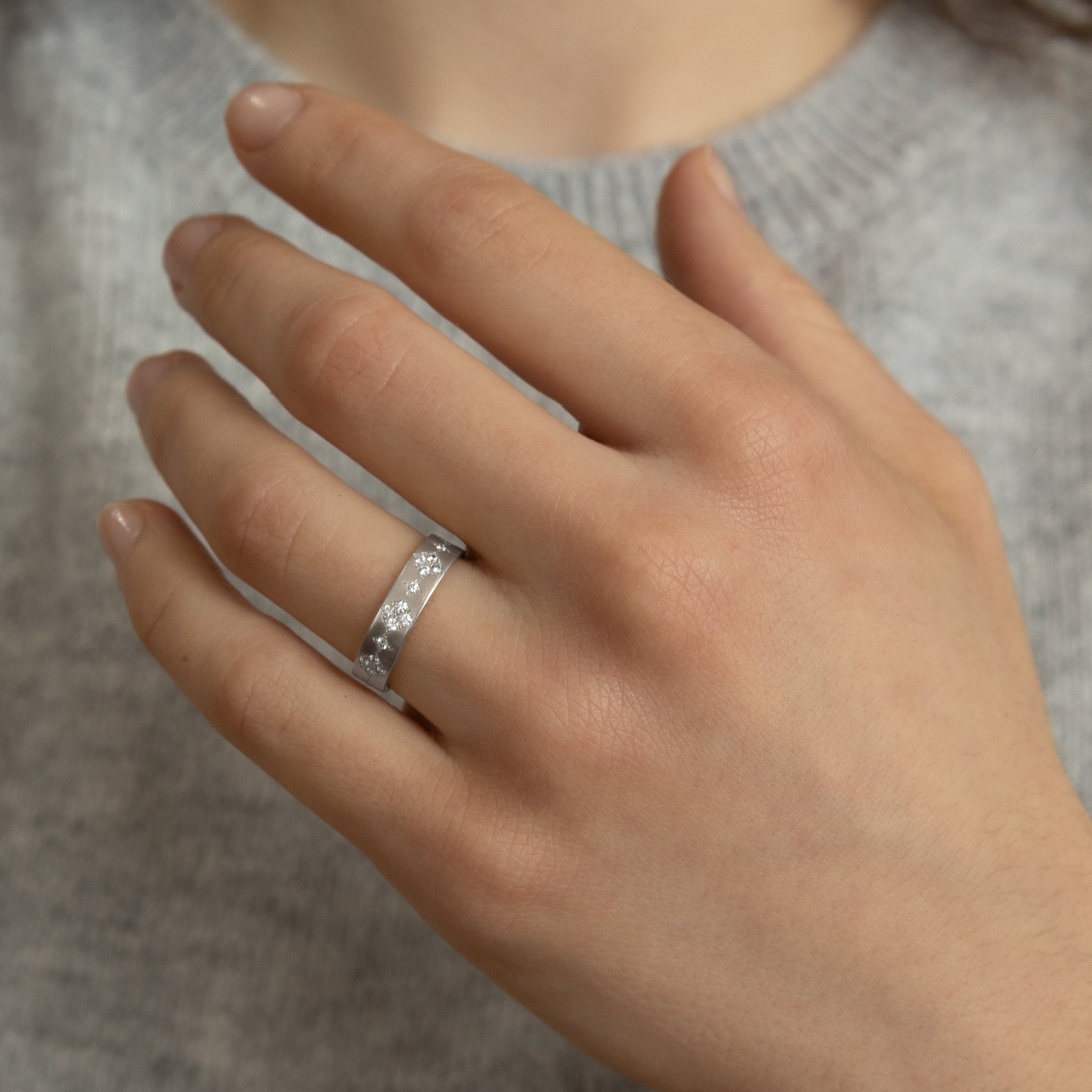 Memories Band in Platinum