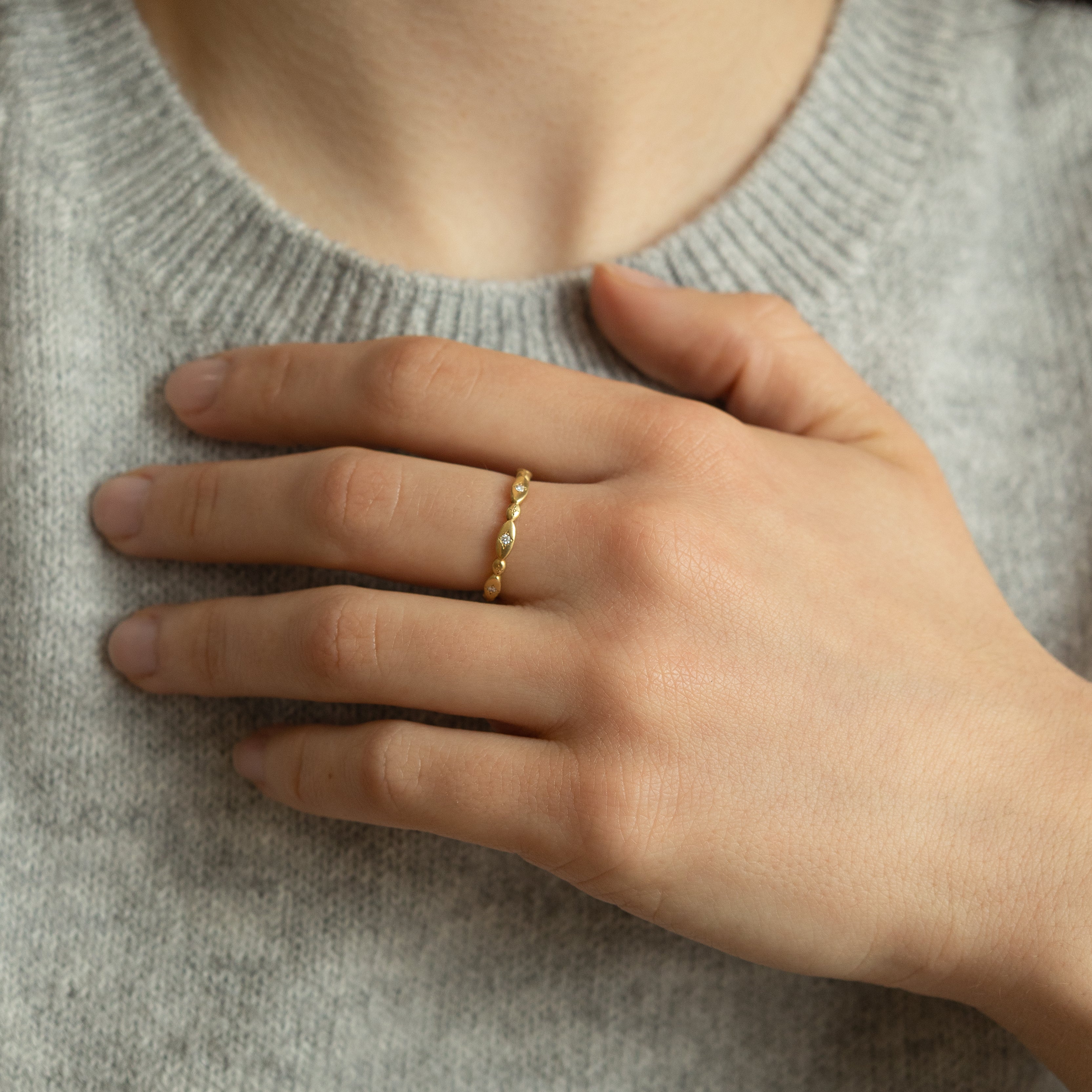 Oval & Round Etched Band