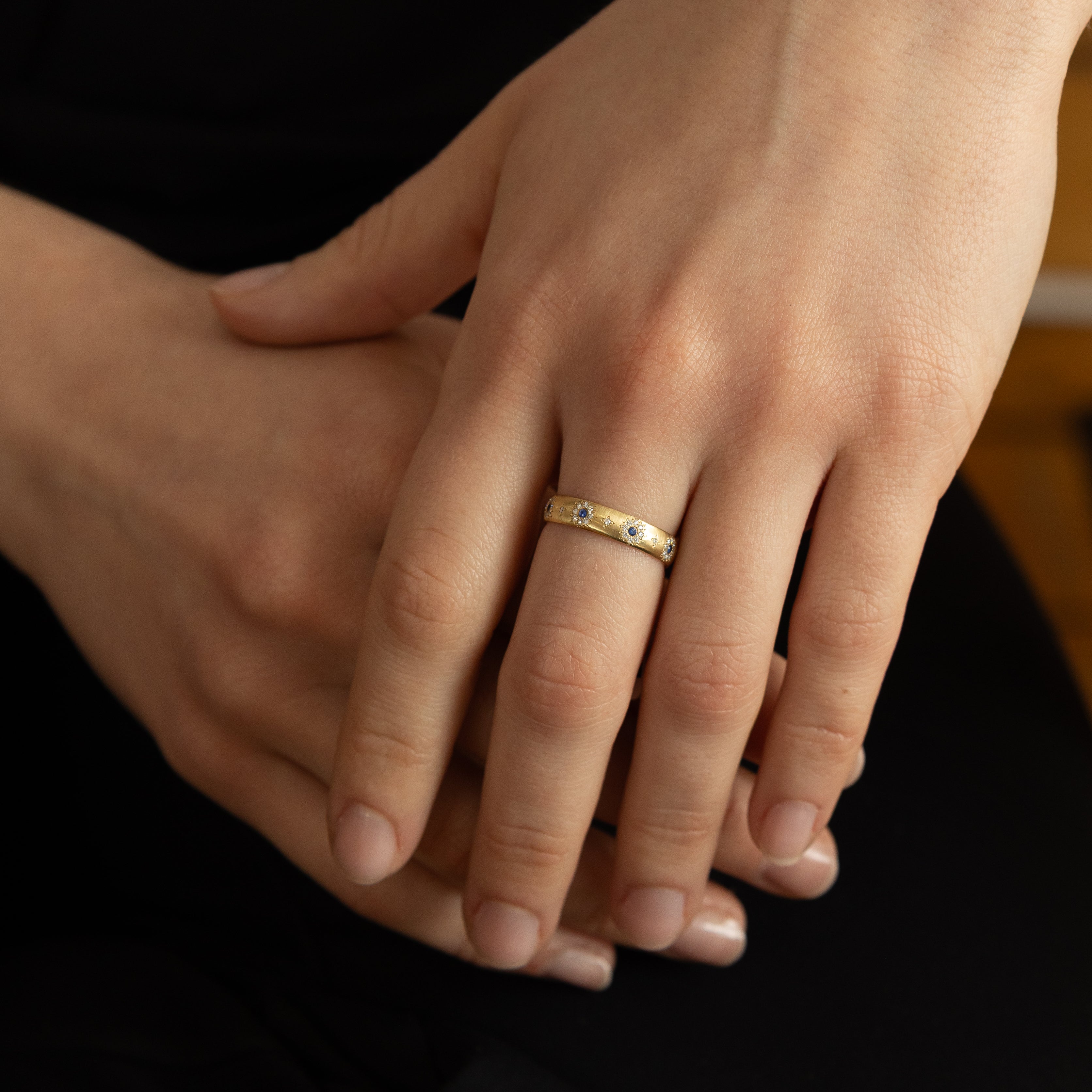 Rounded Shimmer Band in Gold and Sapphire
