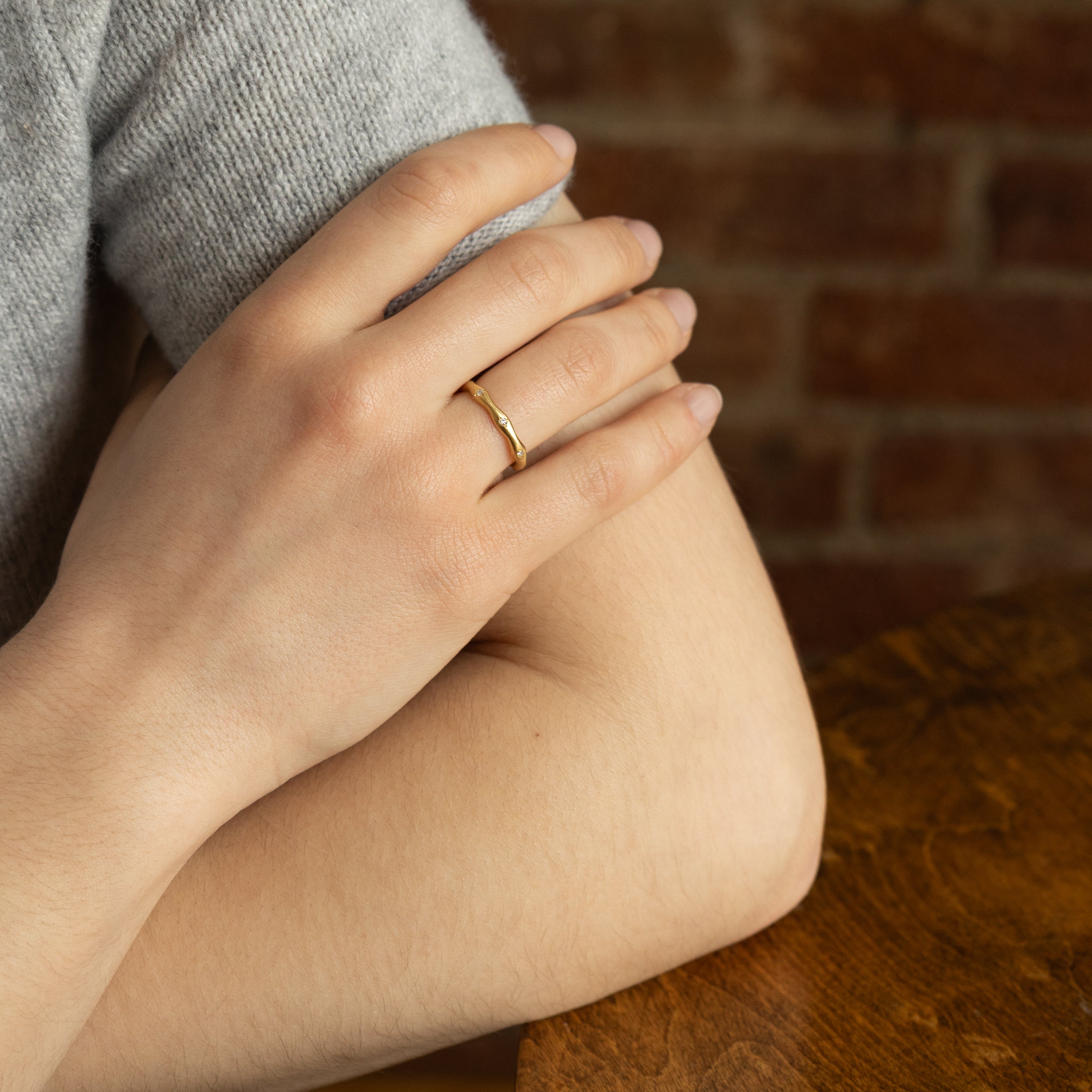 Wavy Stepping Stone Band in Gold