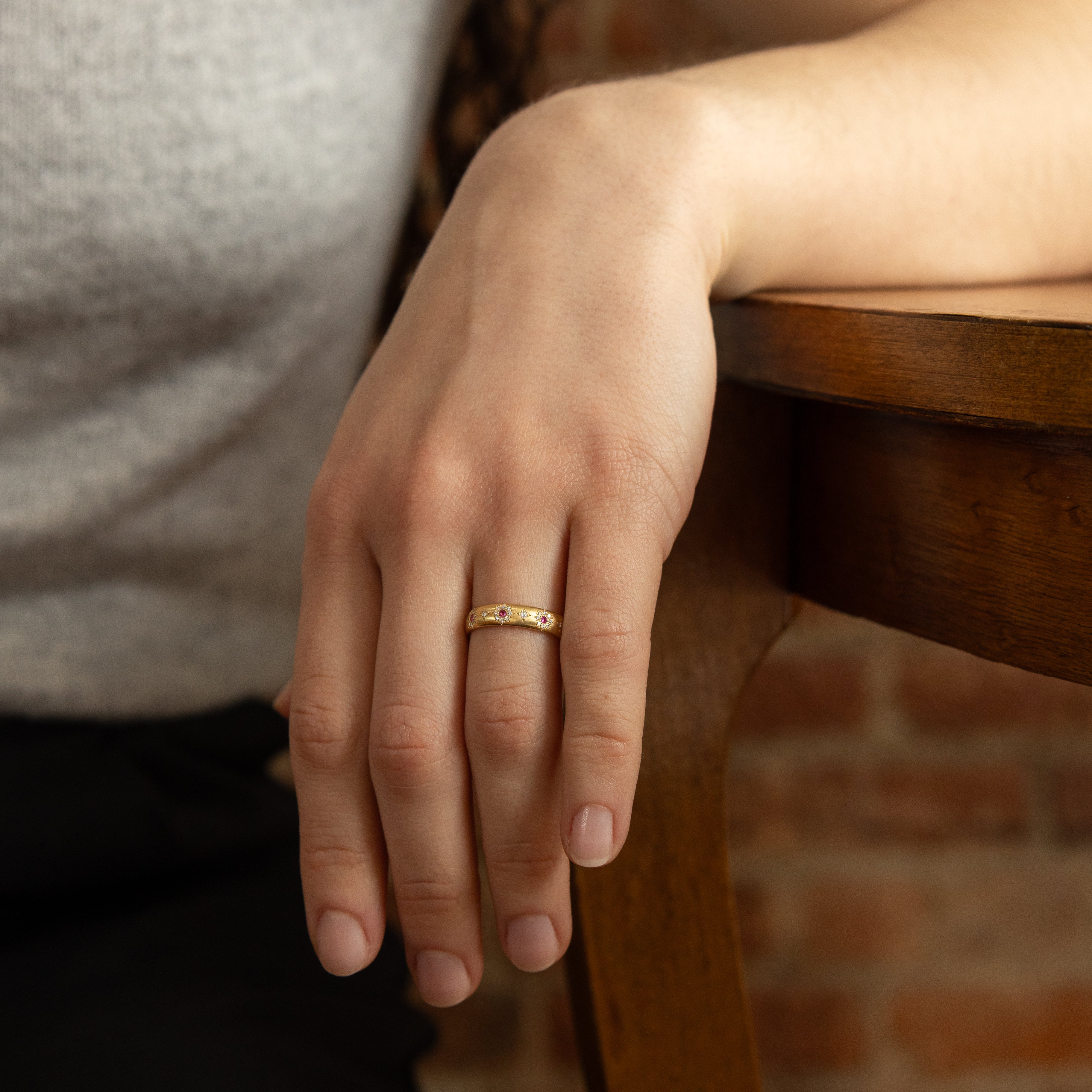 Rounded Shimmer Band in Gold and Sapphire