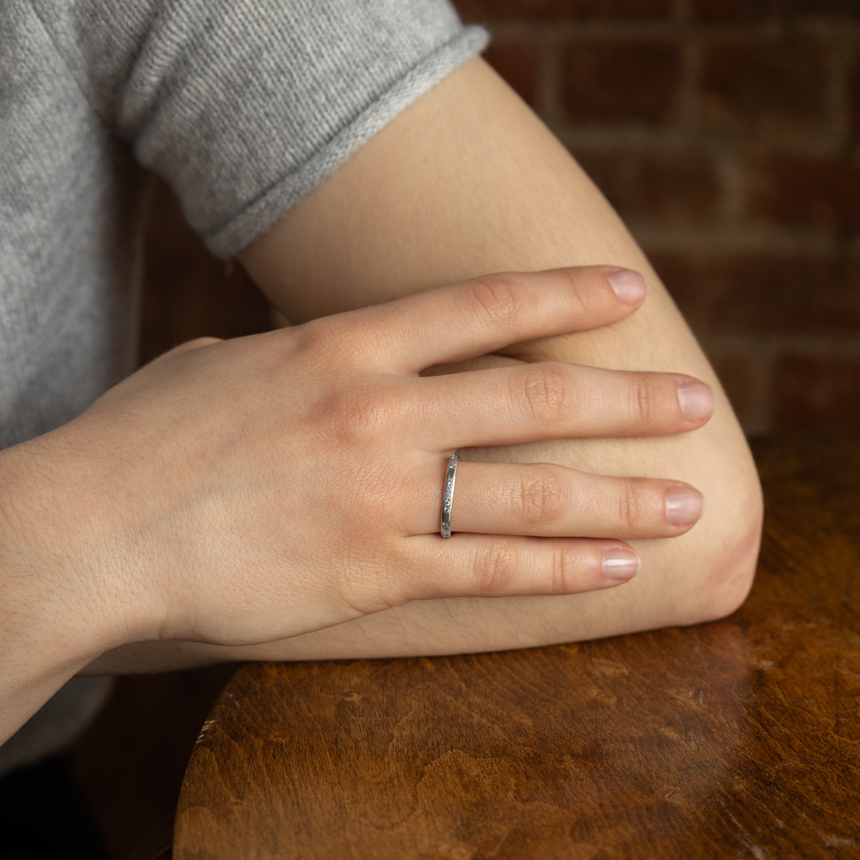 Rounded Thin Band in Platinum