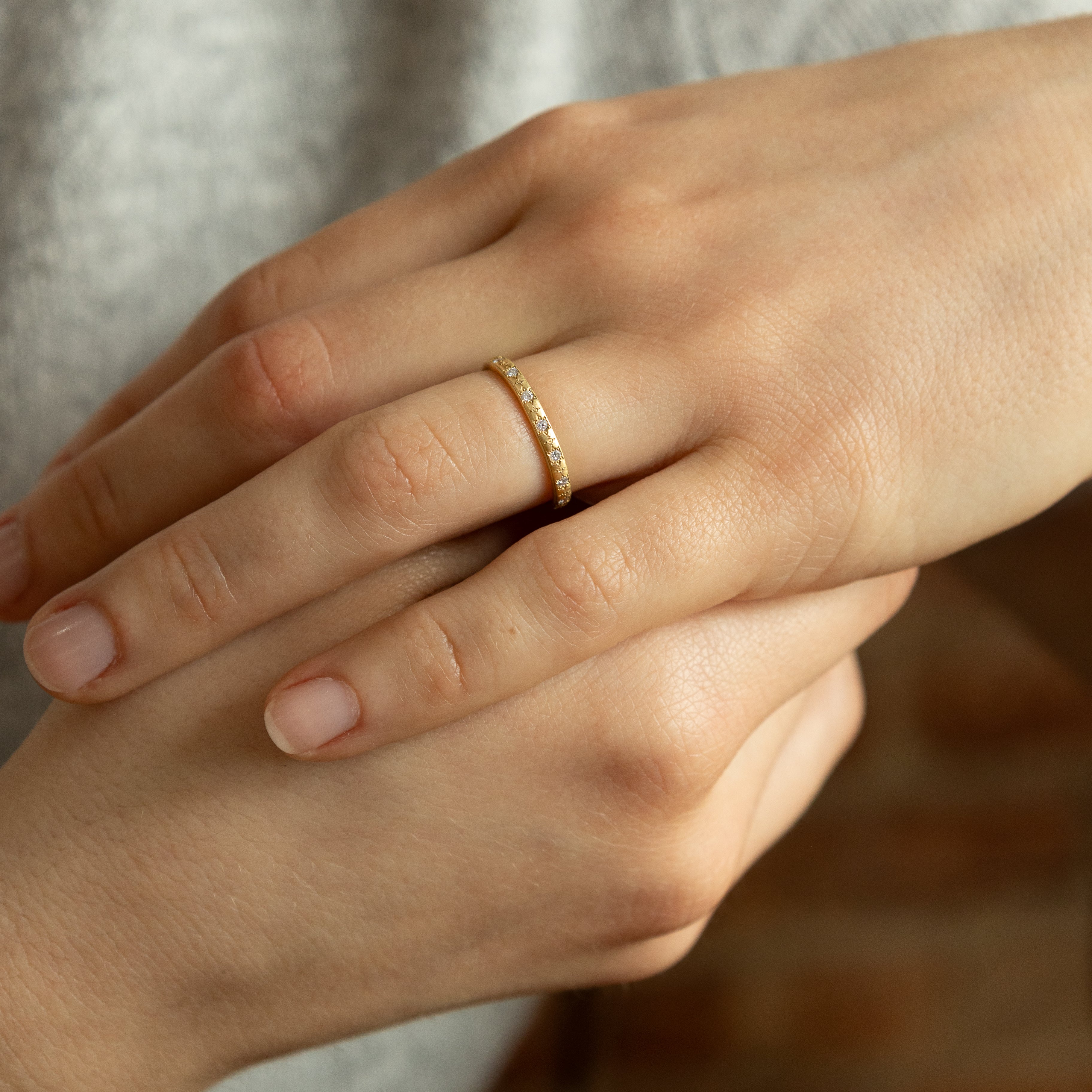 Stepping Star Band in Gold