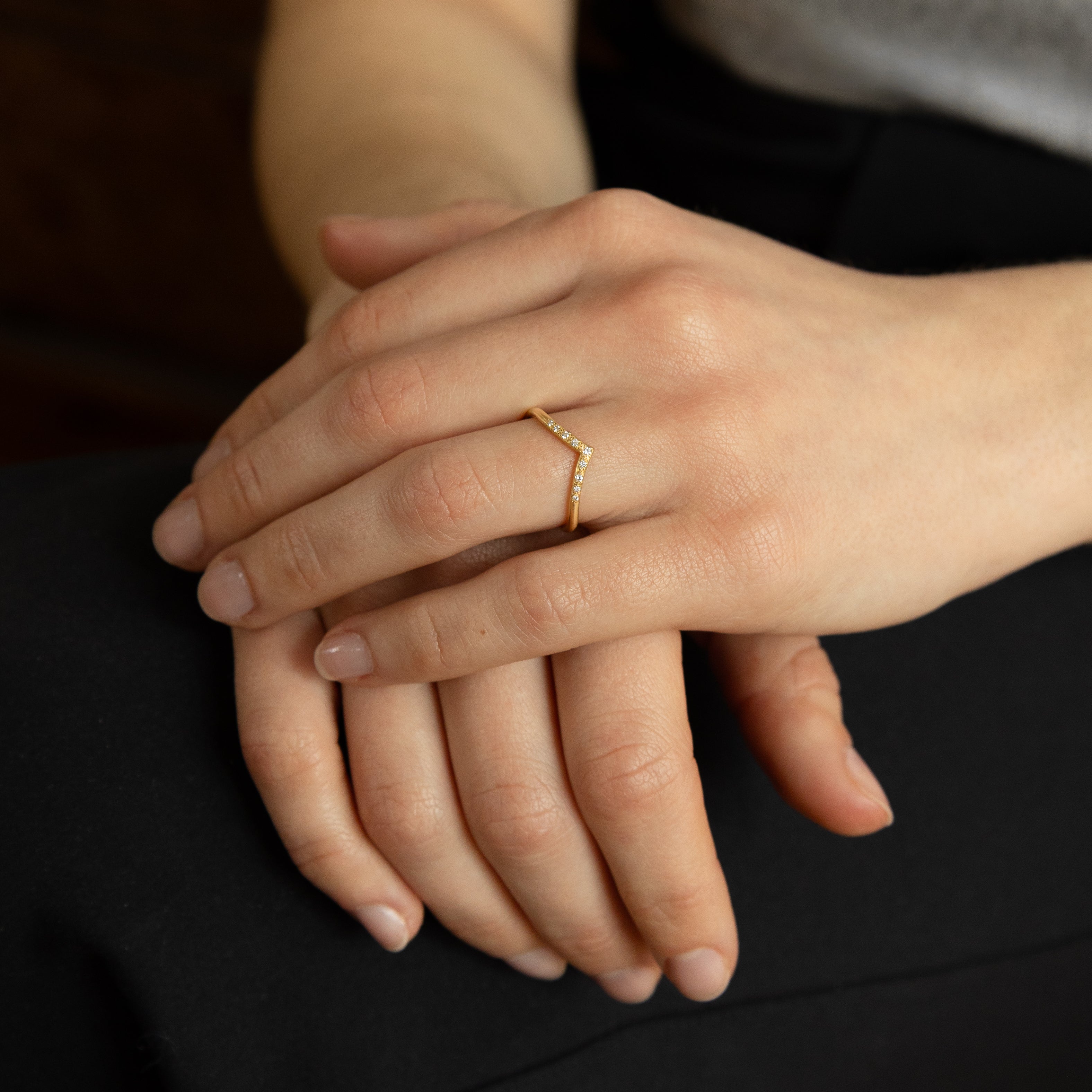 Nesting V-Band in Gold