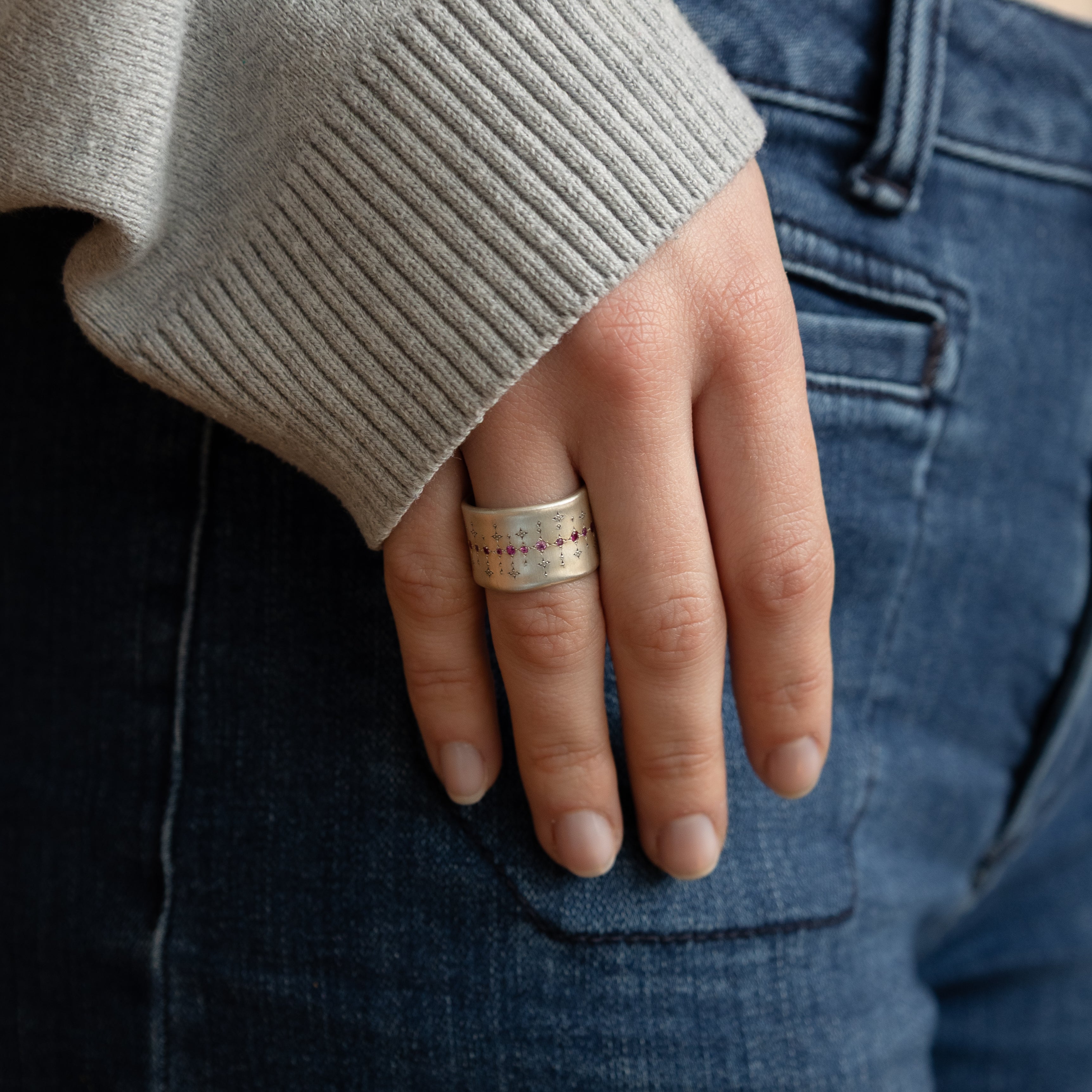 Single Organic Wide Band