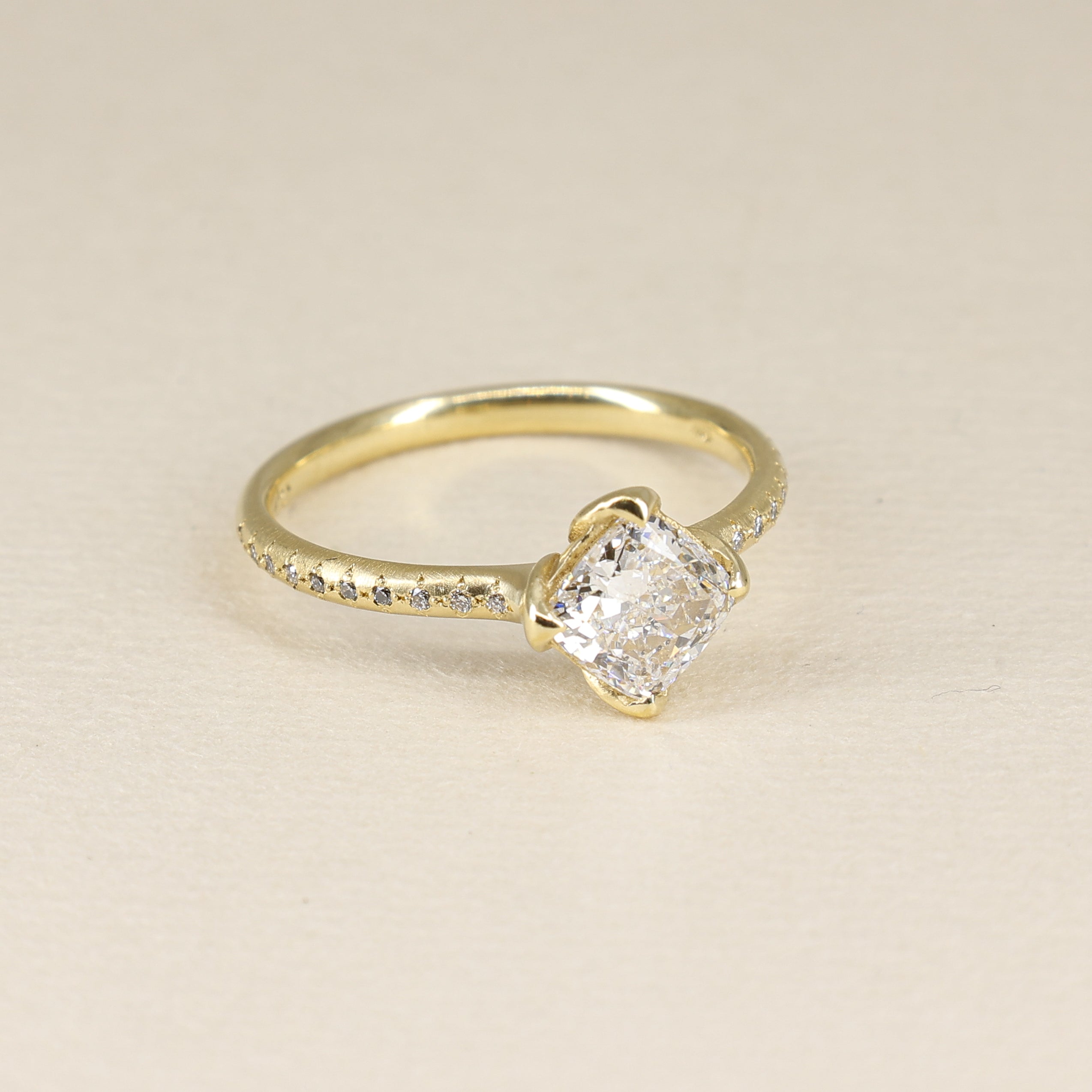 Cushion Rosehip Solitaire