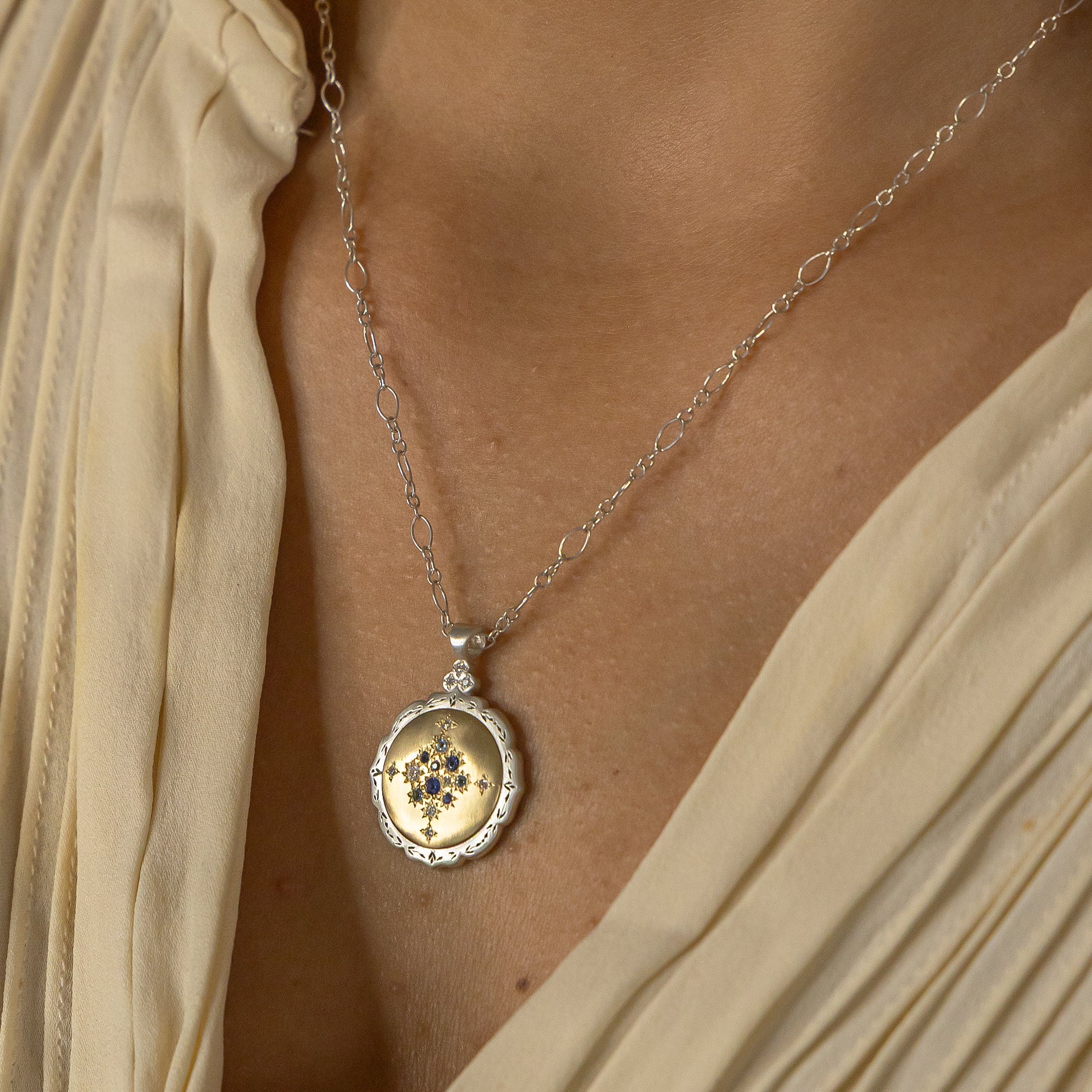 Round Scallop Edge Pendant