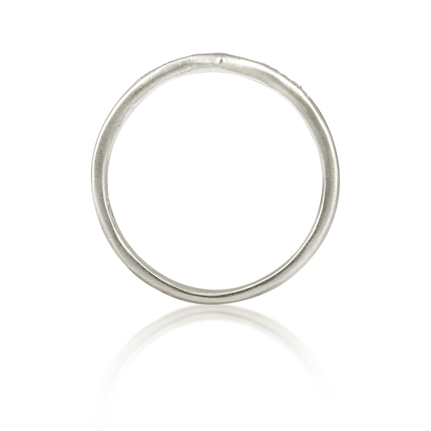 Nesting V-Band in Platinum