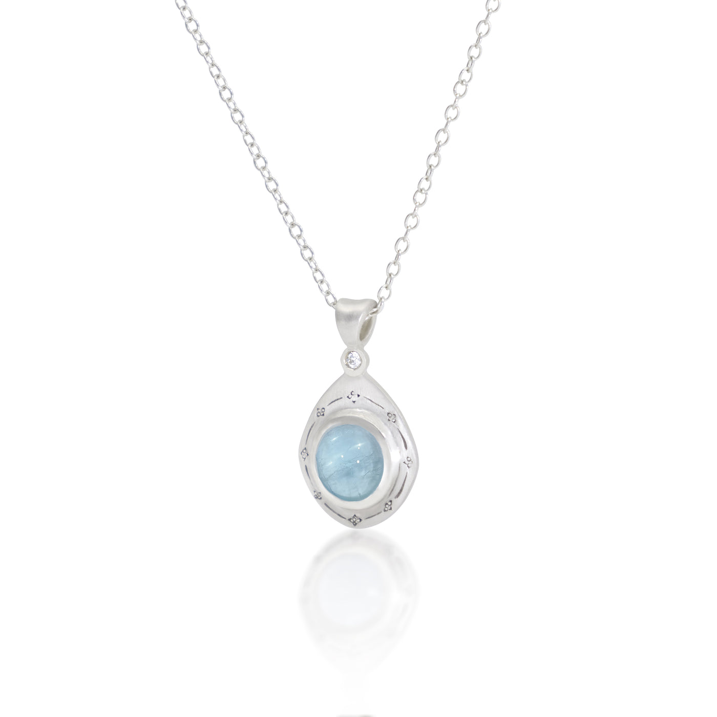 Round Bezel with Star Engraving