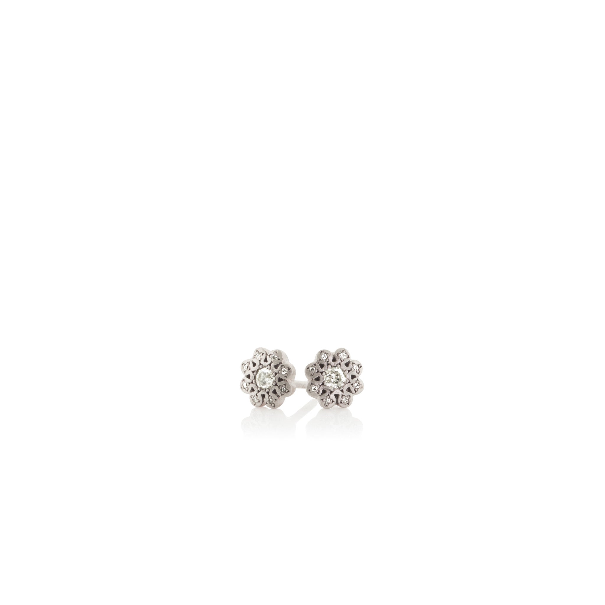 トップス STONE  foodie Handcrafted Moonflower Diamond & Sapphire Charm Stud