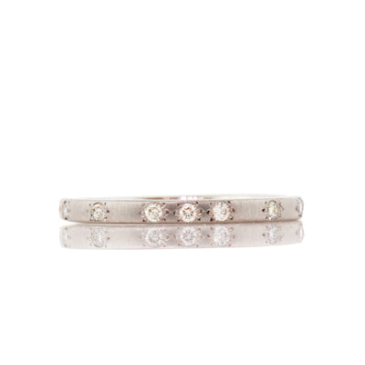 Thin Band in Gold