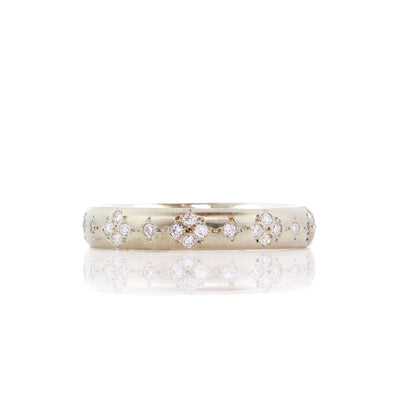 Rounded Memories Band in Gold