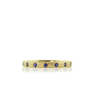 Stepping Star Band in Gold