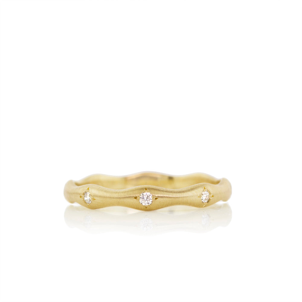 Wavy Stepping Stone Band in Gold