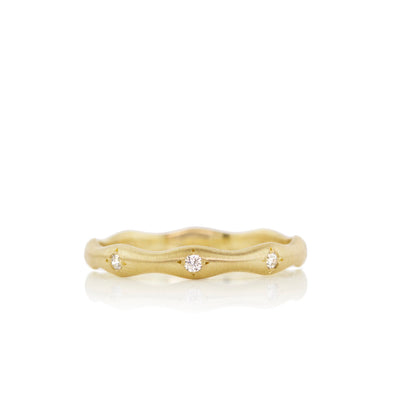 Wavy Stepping Stone Band in Gold
