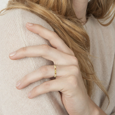 Wavy Stepping Stone Band in Gold