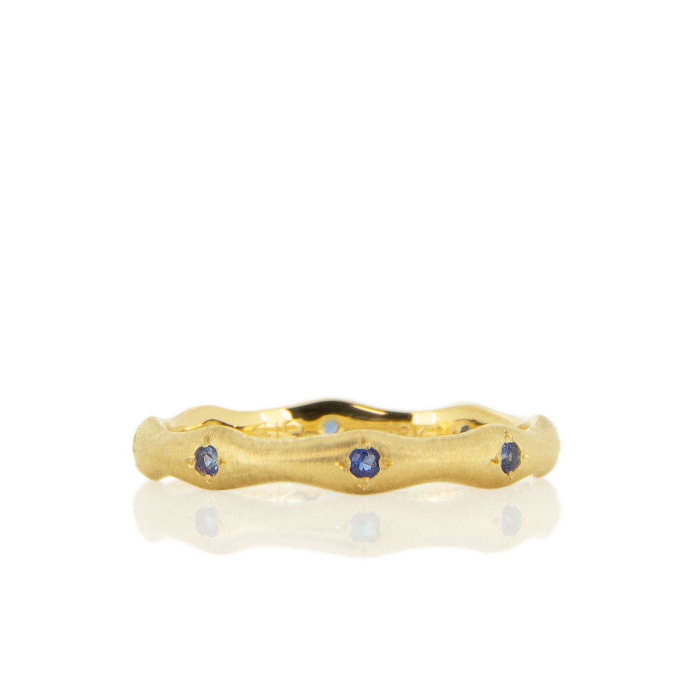 Wavy Stepping Stone Band in Gold