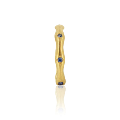 Wavy Stepping Stone Band in Gold