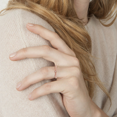 Wavy Stepping Stone Band in Gold
