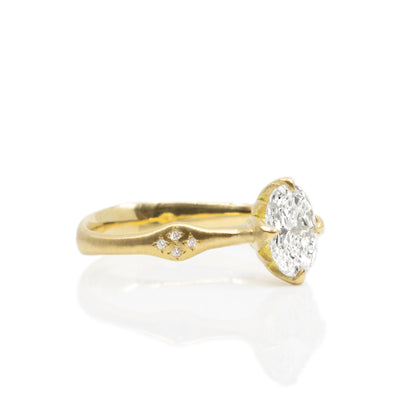 Diamond Oval Rosebud