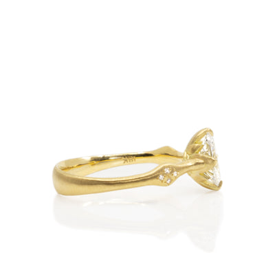 Diamond Oval Rosebud