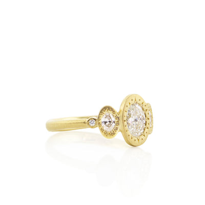 ETCHED ROUND OVAL THREE STONE RING