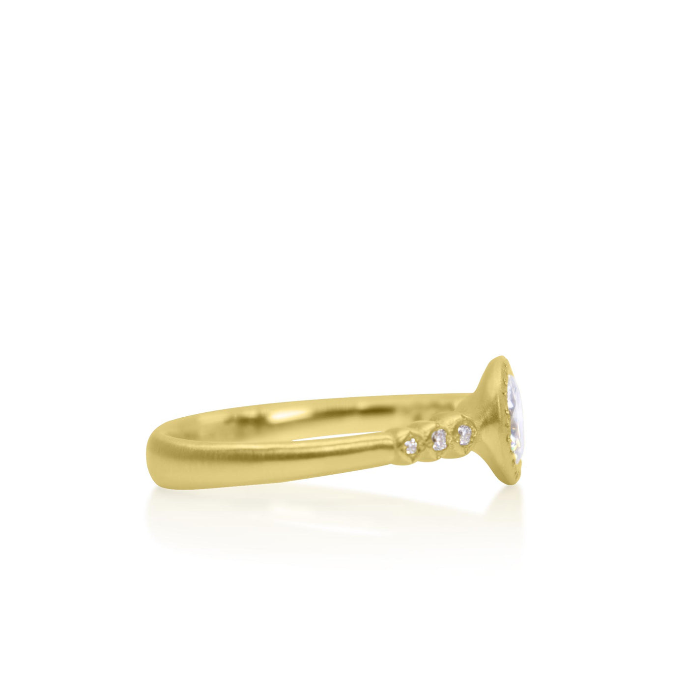 Etched Bezel Round Ring with Three Side Stones