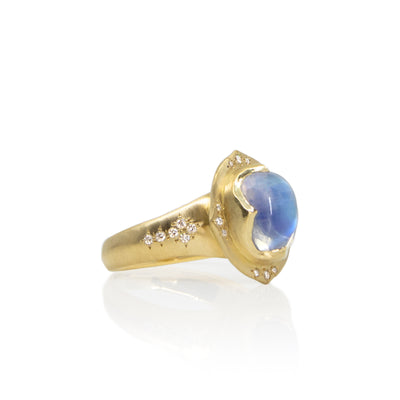 Scallop Prong Moonstone Ring