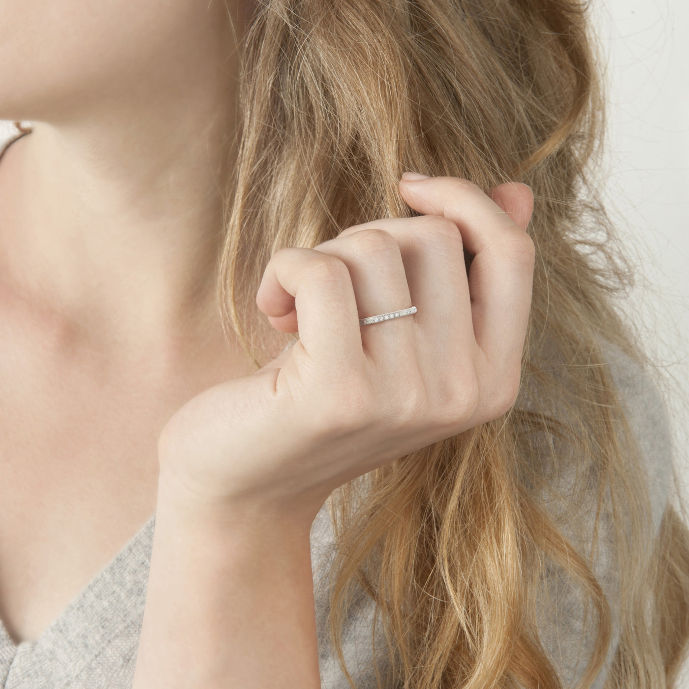 Rounded Thin Band in Platinum