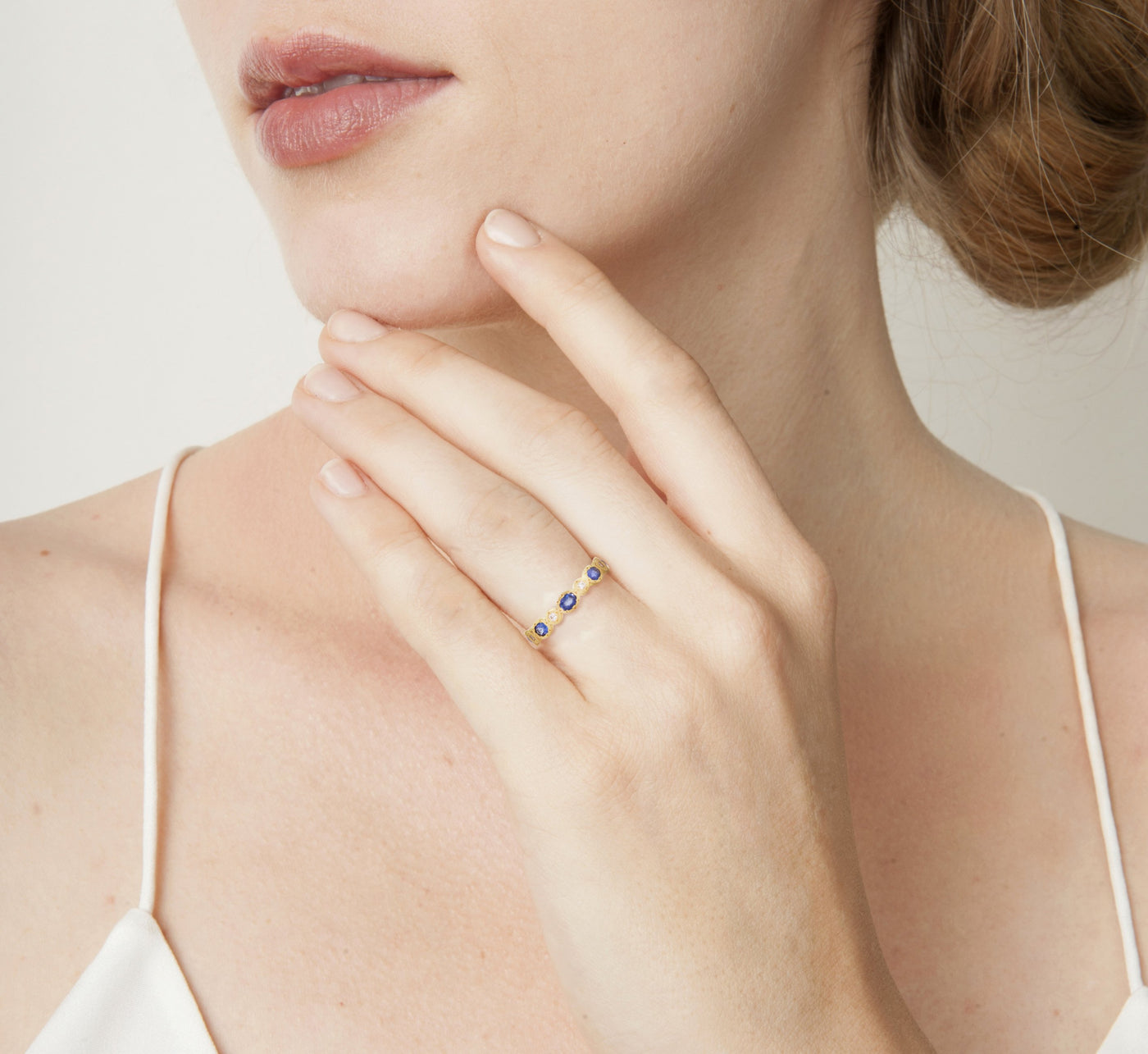 Oval & Round Band in Gold