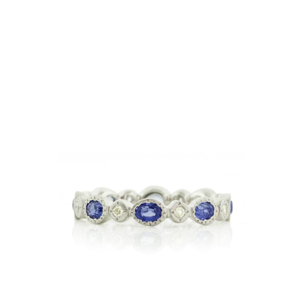 Oval & Round Band in Platinum